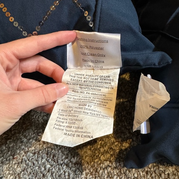 NWOT Decorative throw pillows - Picture 5 of 5